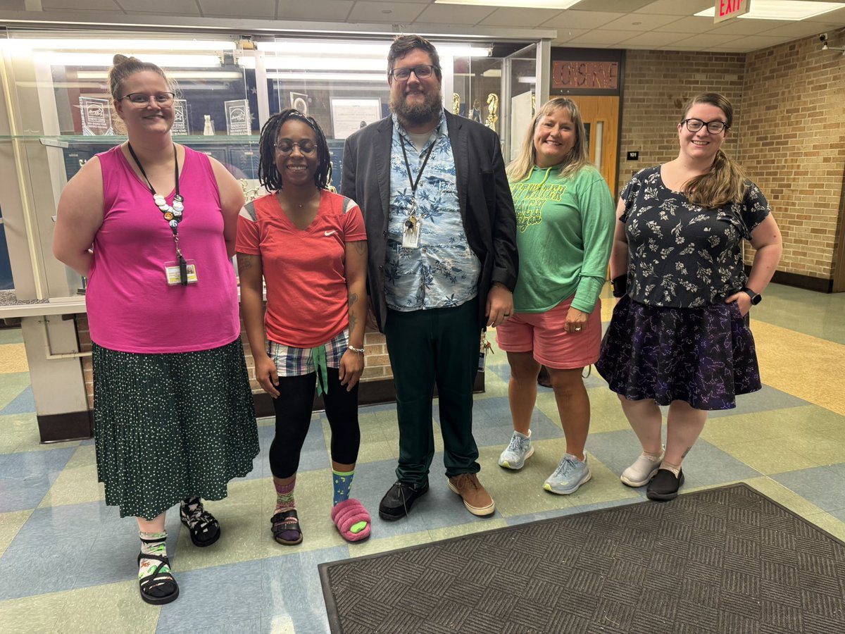 Teacher Spirit Week is on! 🎉 Mismatch Monday brought wild colors, and today our teachers are twinning it up! 👯‍♂️ Stay tuned for more fun! #TeacherSpiritWeek