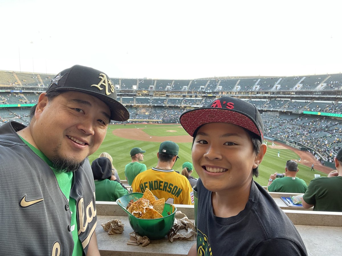 PocketPair77's tweet photo. #AtTheColiseum for our LAST game…😔 https://t.co/i8wPMMfWxc
