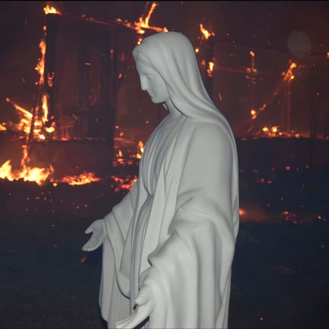 DANTE_eloficial's tweet image. ✝️ Dios te salve, María, 
llena eres de gracia;
el Señor es contigo.
Bendita Tú eres 
entre todas las mujeres,
y bendito es el fruto de tu vientre, Jesús. 

Santa María, Madre de Dios,
ruega por nosotros, pecadores,
ahora y en la hora de nuestra muerte. Amén 🙏