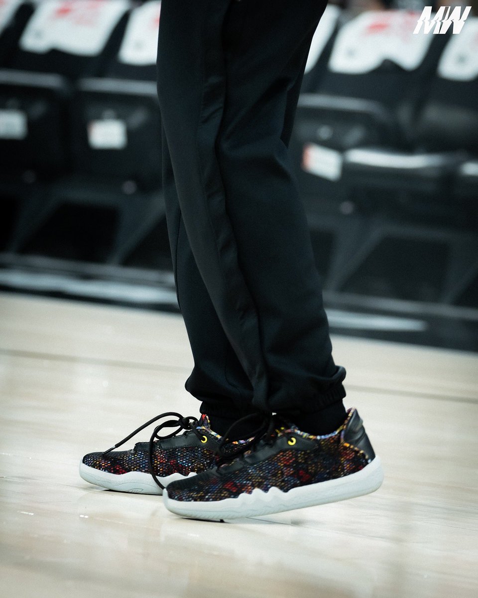 SIGNATURE SYD 👟

Sydney Colson has become the first signature shoe athlete of Creative Control, making her one of only three current players with a signature shoe this season 🔥

She’s giving fans a chance to name the shoe + colorways. What y’all calling these?

#madeforthew