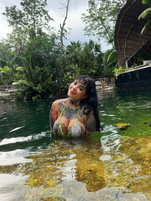 3 pic. some vacation pics hehe ? https://t.co/wy5R1p8byq