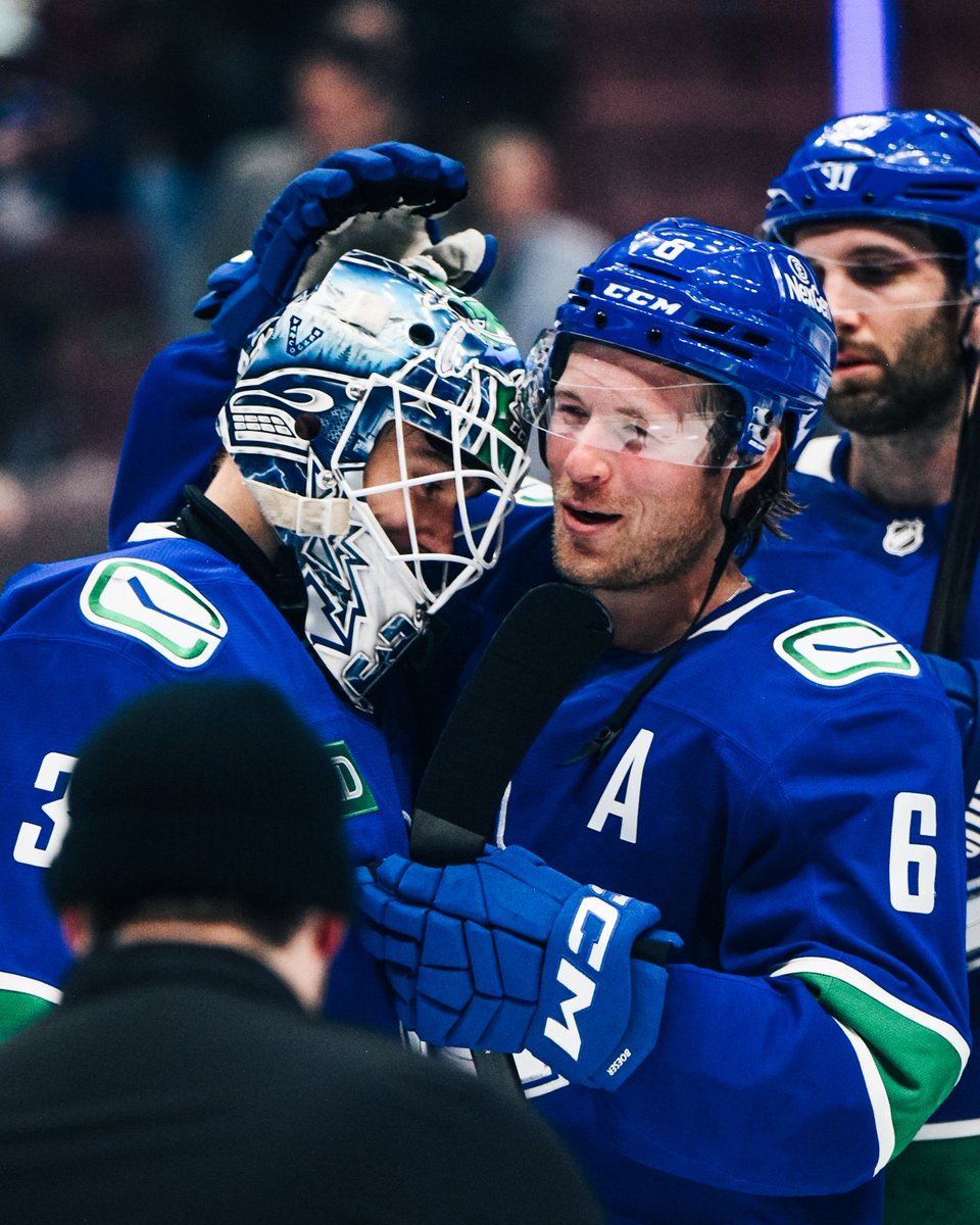Goalie hugs are so back. 🤗