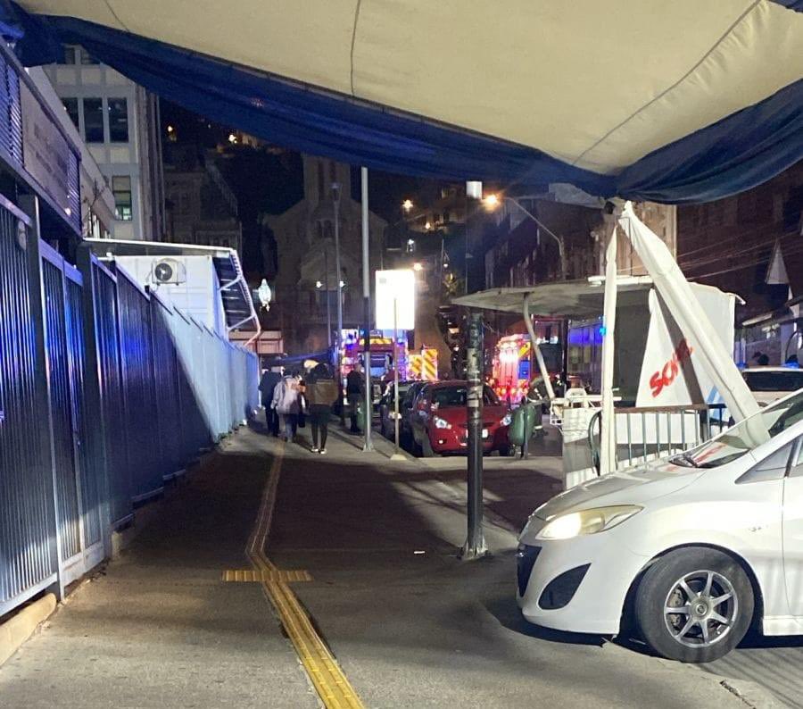 #URGENTE: Se realiza evacuación de servicio de urgencia hospital Van Buren por presencia de materiales peligroso