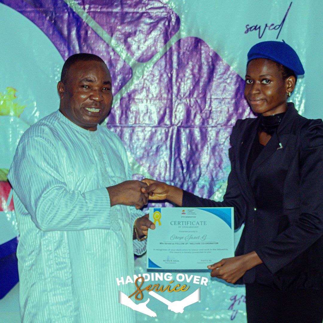 mcffuta's tweet photo. Presenting an Award of Stewardship to the 27th Generation Executives

#MCFWeek'24
#HandingOver
#Shift
#Day7
#Futarians
#Kairosmoment
#Seasonofrefreshing
#September2024
#MCFFUTA https://t.co/8c32Hbcx9E