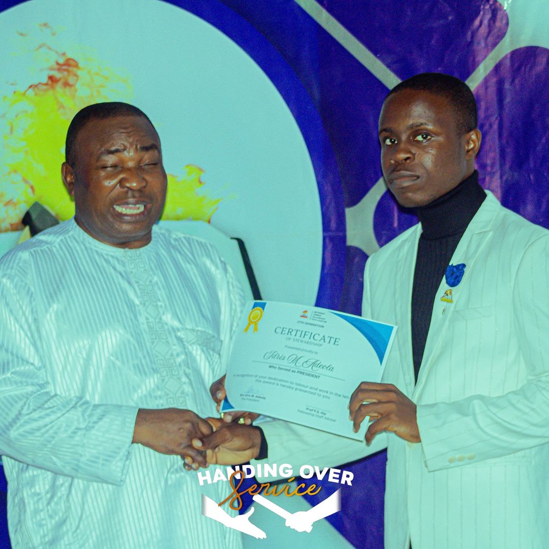 mcffuta's tweet photo. Presenting an Award of Stewardship to the 27th Generation Executives

#MCFWeek'24
#HandingOver
#Shift
#Day7
#Futarians
#Kairosmoment
#Seasonofrefreshing
#September2024
#MCFFUTA https://t.co/oCKXvutwpg