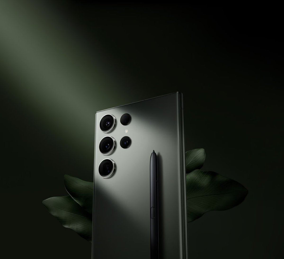KnowsTheFact's tweet photo. The Samsung S23 Ultra is a flagship smartphone featuring a 6.8-inch AMOLED display, Snapdragon 8 Gen 2 processor, 200MP camera, S Pen integration, and a 5,000mAh battery, offering top-tier performance, productivity, and photography.

Full blog~~~ https://t.co/t4iQCuYx53 https://t.co/q2blZv6YFX