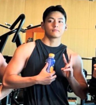 taeteluv_'s tweet image. crazy..