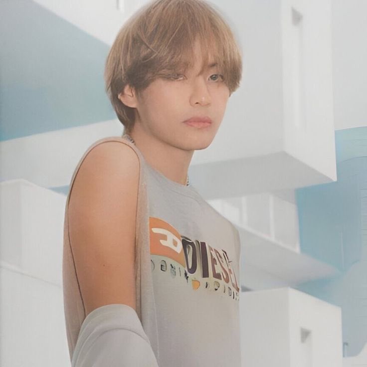 taeteluv_'s tweet image. crazy..