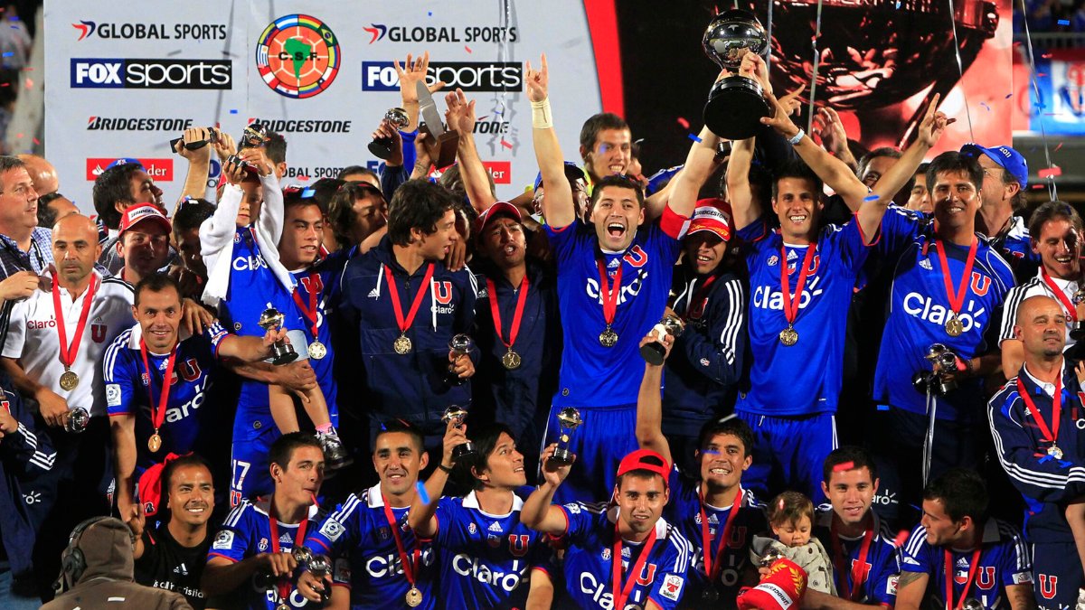 nagatoazul's tweet photo. Solo puedes dar like si viste a tu equipo ganar una copa internacional y no tuviste que leerlo en wikipedia 💙❤️. https://t.co/5EVfJPmJem