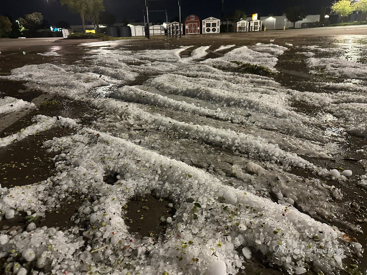 KOCOMichael's tweet image. This is what it looks like in N. OKC. 4 hours after the storm moved through! #hail #okwx #koco5