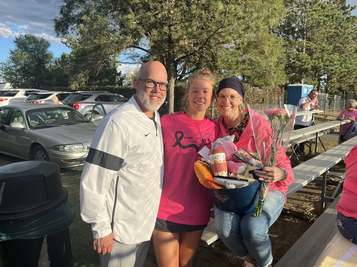 dcresap05's tweet photo. The Jackets and Wolverines battled it out today on GAME.SET.CURE Cancer night. Jackets came away with a 6-1 win but the reason we came together was far more important than the outcome of the match. Both teams battled hard &amp; it was a fun night of tennis. Thanks to the Wolverines! https://t.co/szEcSTbNnq