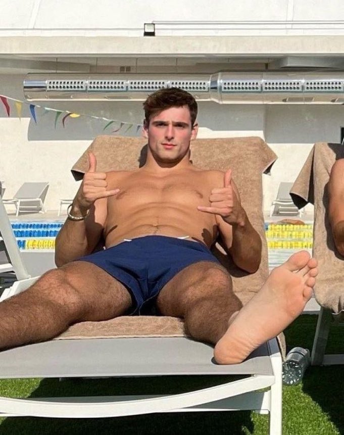 ripejockhole's tweet photo. It’s people’s jobs to make me money. 
It’s my job to spend my money. 
I am a young multimillionaire with multiple properties. I have an entire staff to increase my income as much as possible. I earn millions just off of investments. I have entire staff of slaves for every need I have. 
You slave away at work, I work out.