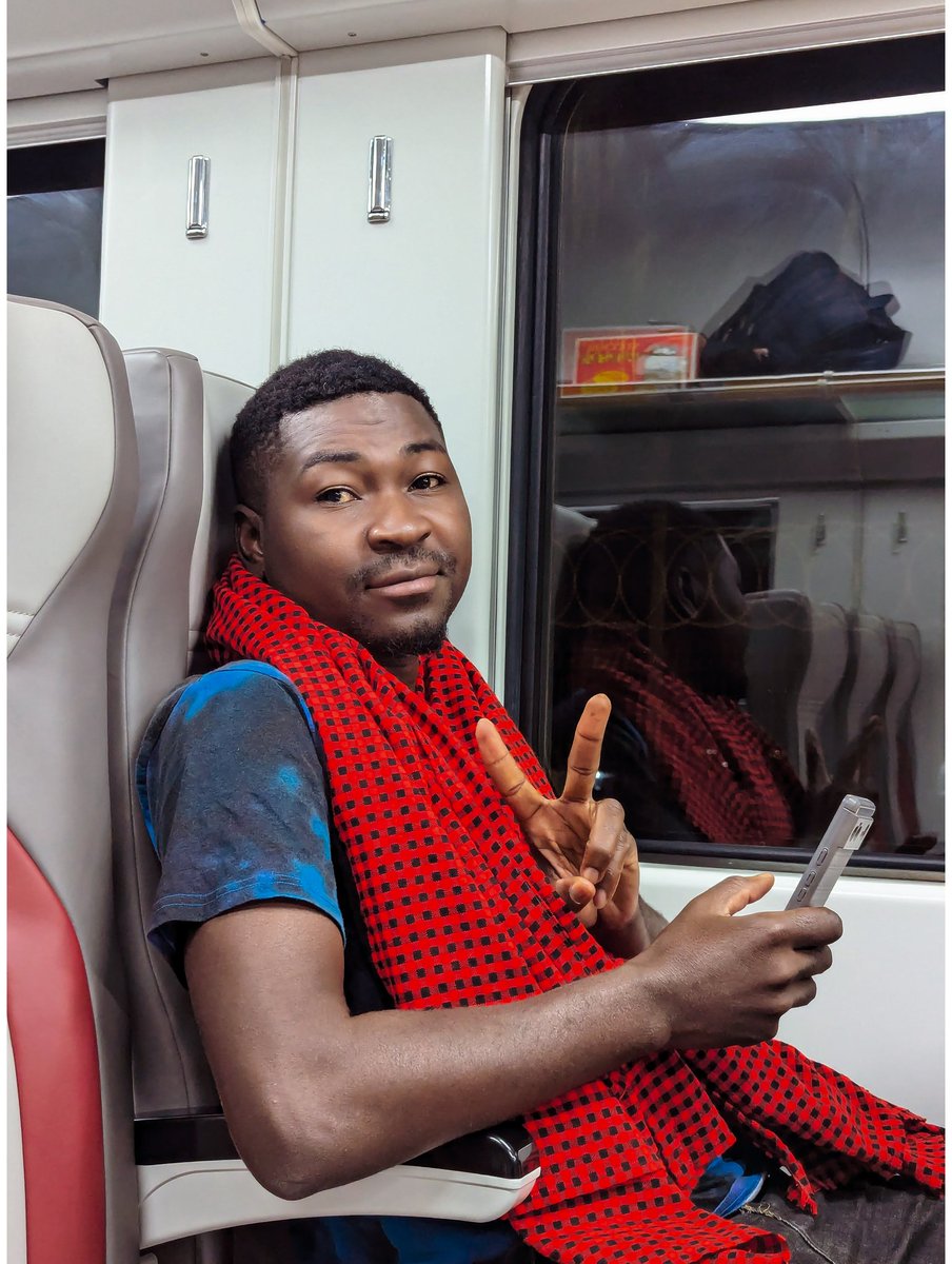 PiereTouch's tweet photo. Ngoja Tulitest na ili SGR ni Umemeee? au 🤣🤣🤣🤣 https://t.co/RNkFfZQmVS