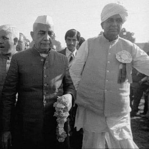 VikasJakhar_Jat's tweet photo. "लोकराज लोकलाज से चलता है" - जगत ताऊ देवीलाल
किसान-मजदूरों के मसीहा, पूर्व उपप्रधानमंत्री, जननायक, ताऊ देवीलाल जी की जयंती पर उन्हें सादर नमन 🇮🇳🙏🏻
#chdevilal #chaudharydevilal #TauDevilal https://t.co/H3SkrGKMg7