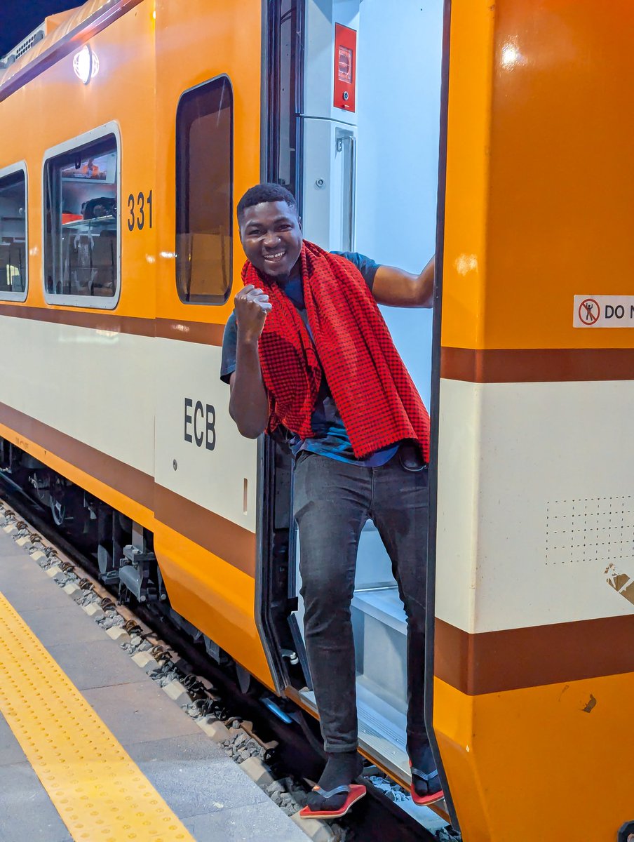 PiereTouch's tweet photo. Ngoja Tulitest na ili SGR ni Umemeee? au 🤣🤣🤣🤣 https://t.co/RNkFfZQmVS