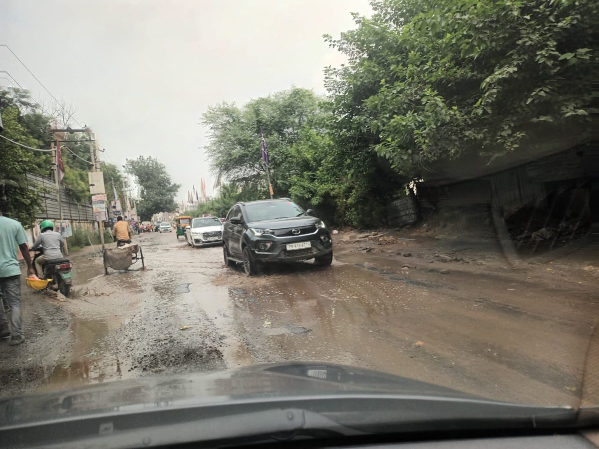 Dear <a href="/BJP4India/">BJP</a> <a href="/PMOIndia/">PMO India</a> You are loosing Haryana for conditions like above made by your government. This is Sector 84 Gurgaon and I understand you will not respond ever <a href="/MCManesar/">Municipal Corporation Manesar</a> <a href="/CPCB_OFFICIAL/">Central Pollution Control Board</a> #haryana
