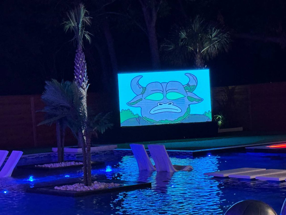 CtoBub's tweet photo. Oh hey @mumu_bull 👋👁️👅👁️

Watchu doin at the $BUB party? 🤔 https://t.co/LmX8D2BnLB