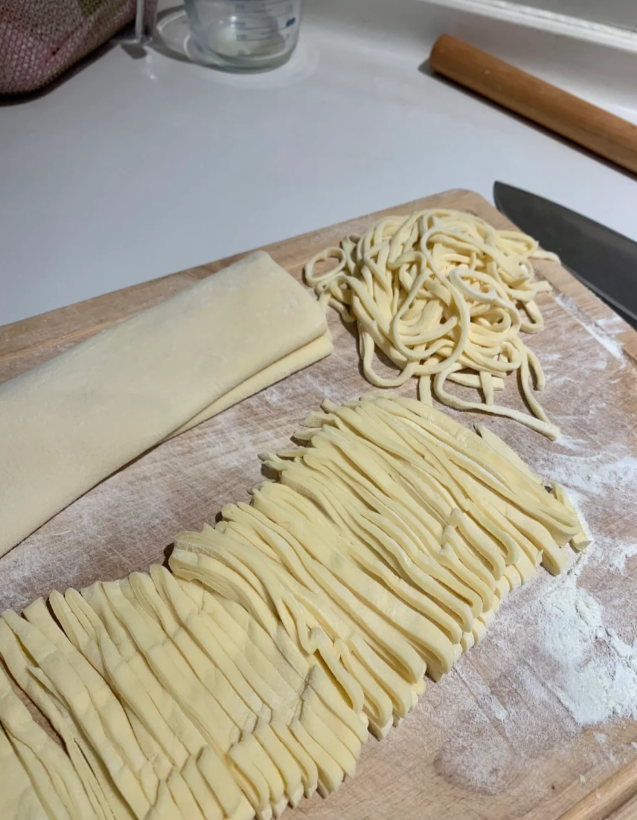 MillyleeX's tweet image. Delicious and simple hand-rolled noodles
Salt, alkaline noodles, one pound of flour, one egg, 250 ml of water
Just knead the dough, let it rest, and cut it
Homemade noodles are chewy and smooth