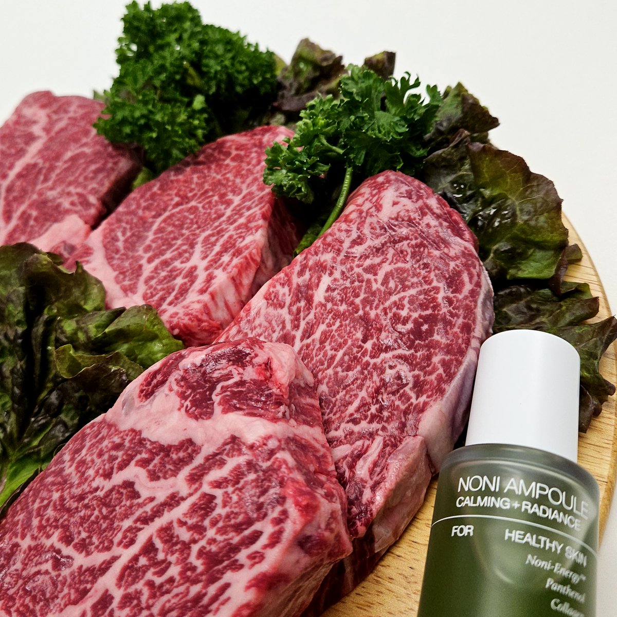 Celimax_twt's tweet photo. [🍖셀리맥스 안심 이벤트]

💚피부 안심은 ✨노니앰플✨
💚고기 안심은 한우 안심 

🍖노니앰플 & 한우 안심 1++ 선물세트를 보내드려요.

✔ 참여 방법 및 당첨 인원 : RT 1명 / 댓글 1명
✔ 당첨자 발표 : 10월 2일(수) DM 발송
✔ 고기계정 (@NEVERDIEBAEB) 

💚✨노니앰플 보러가기 : https://t.co/VmvhTWmHzy