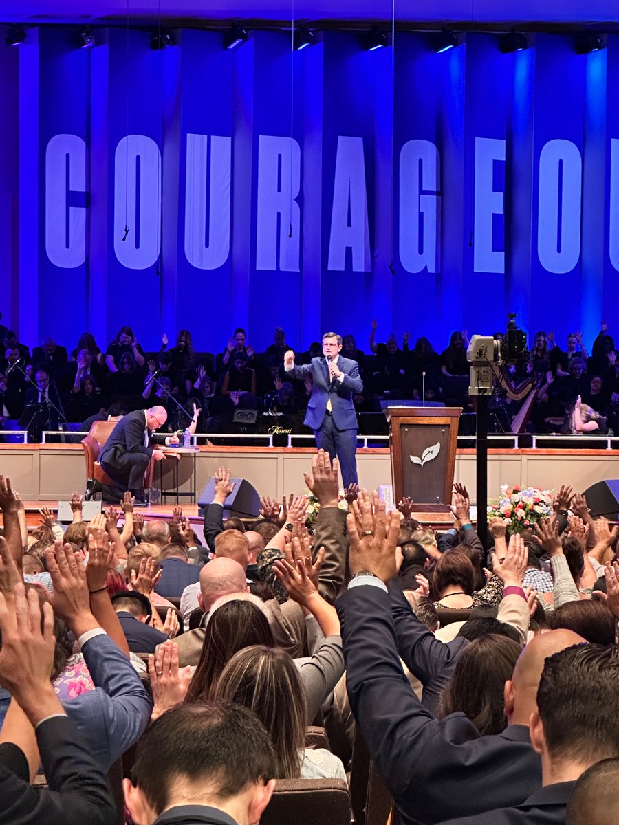 thompsrus's tweet photo. “Fleshly boldness draws people to us. Godly boldness points people to Jesus. Our goal is not for people to say, ‘What a preacher!’ But rather for them to say, ‘What a Savior!’” (@Scott_Pauley) #slc24 https://t.co/SswbXINYxp