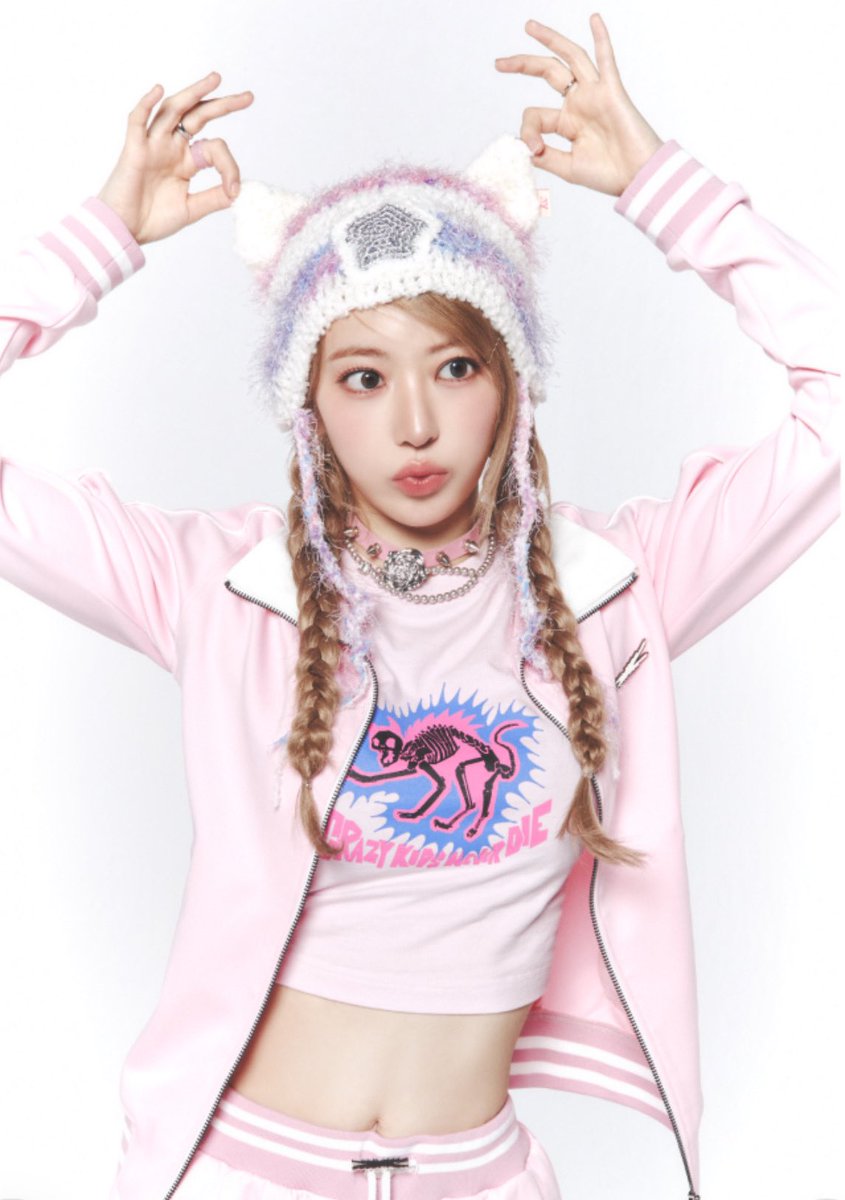 elsserafim's tweet image. 'KKUROCHET' by the one &amp;amp; only Miyawaki Sakura of LE SSERAFIM 🩷😺