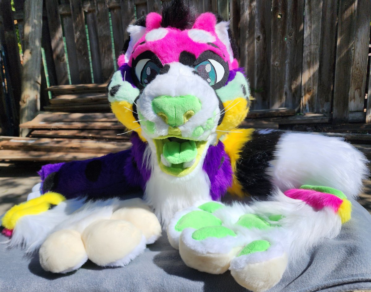 HyenaCandy_'s tweet photo. I finished this lady around Feb of this year, I love all her features! 
She's built off of a kloofsuits big cat base and features puffy paws on a pattern by YBL suits and a 5ft flood dragger tail! Welcome Prism to the HyenaCandy family <3 🍭 🍬 🎉 https://t.co/IiO2K8jY2Z