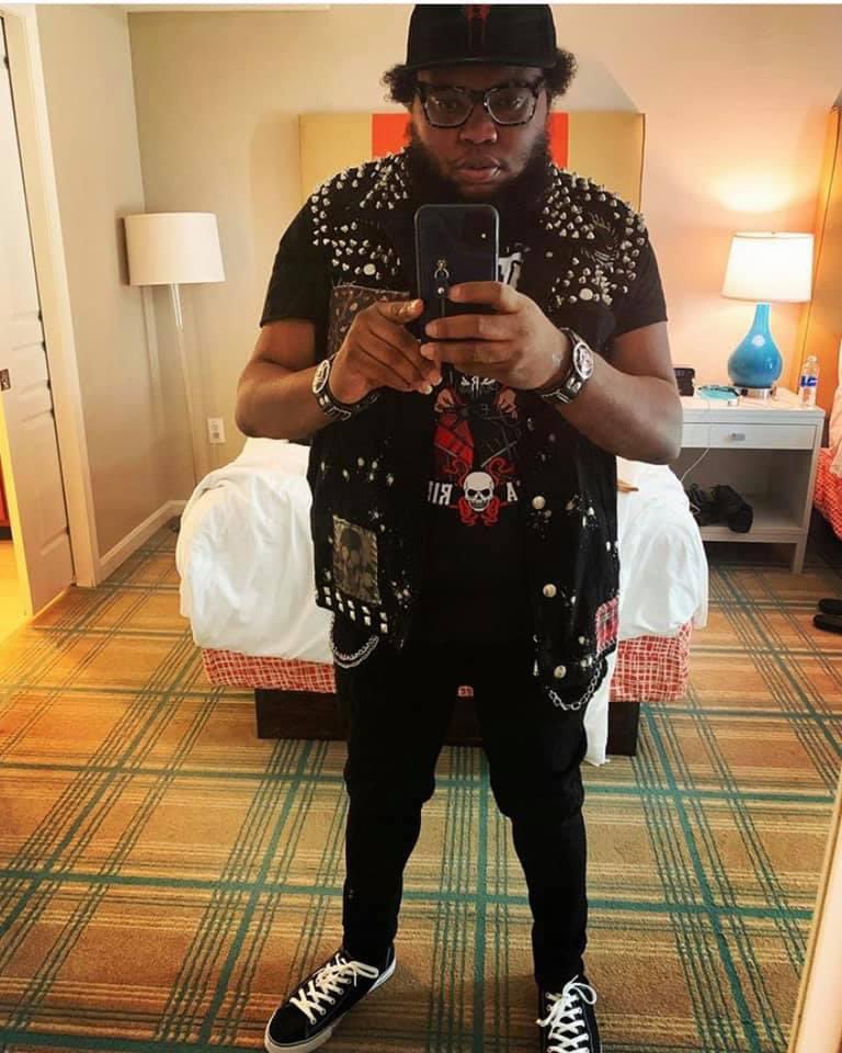 PatMDraven's tweet image. I’ve made myself vulnerable with MosherZ in order to meet people who are also neurodivergent in @RheaRipley_WWE ‘s fanbase like I am. Being vulnerable so others won’t be alone is a joy. The MosherZ make me feel that much stronger in myself. 

#PassItForward #ShareBlessings