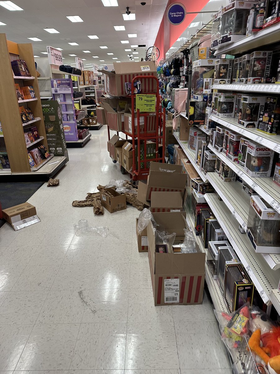 kcaaron's tweet photo. What the hell @Target when did yall decide you were just going to let it all go to shit? Kirkwood Mo https://t.co/ToxBoJYBor