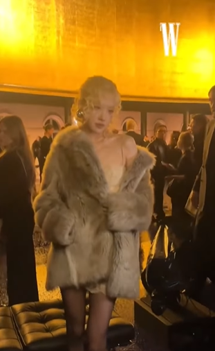 bp886_blink1157's tweet photo. Slayyy✨#ROSE #YSL #YSLSS25 #ROSExYSL #ROSExYSLSS25 #Paris2024 #ParisFashionWeek #ParisFashionWeek2024 https://t.co/og9fnzJDqg
