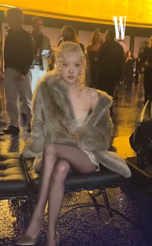 bp886_blink1157's tweet photo. Slayyy✨#ROSE #YSL #YSLSS25 #ROSExYSL #ROSExYSLSS25 #Paris2024 #ParisFashionWeek #ParisFashionWeek2024 https://t.co/og9fnzJDqg