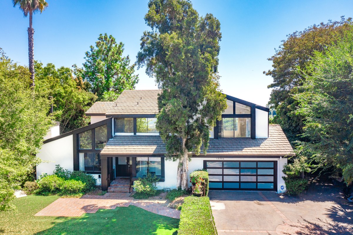LukeGibsonPhoto's tweet photo. Photographed by Luke Gibson Photography
.
Beautiful, gated residence with pool, high atop Beverly Hills, on famed Mulholland Dr. I photographed for my Realtor client.
https://t.co/WoHMWFxVTA
.
View more of my real estate photography:
https://t.co/0cJgTCXCMP https://t.co/iMwMHa28a6