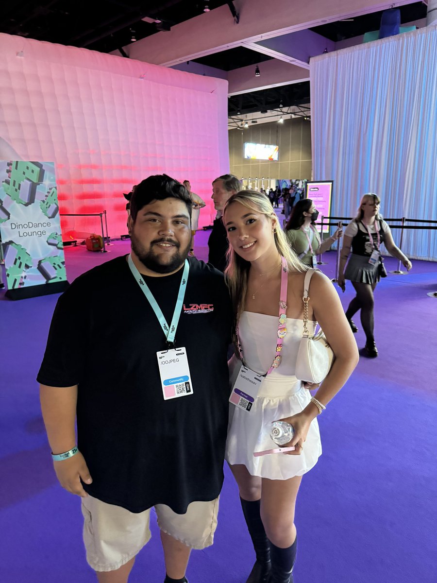 OOJPEG's tweet photo. It’s time for the annual post to show I'm alive. Twitch Con was amazing. Met so many great people. Its always a great time meeting new people and catching up with some of the homies https://t.co/C2RfKvhNIu