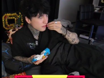 Rev_JA's tweet image. Ay Cry porque tan emo hoy? 🫦