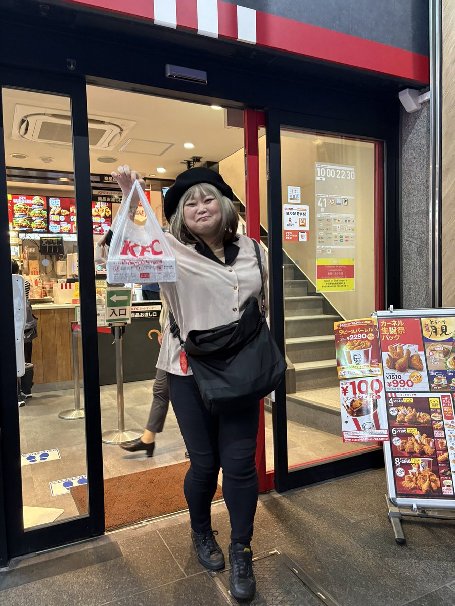 Fruitsmammy's tweet photo. ド平やけど、来た方がええやつ☺️✊
よろしくお願いしますっ！！！

10/17（木）ヘラバラウンジ
THE VAXXINES (U.S.A)
BLONDnewHALF
DOTRASH 
NOWON
THE YOUNG PENNSYLVANIANS

18:00 ／18:30
DOOR ONLY 2500円+1drink
※20歳以下1500円+1drink
(受付で身分証提示) https://t.co/8DhctcJtRb