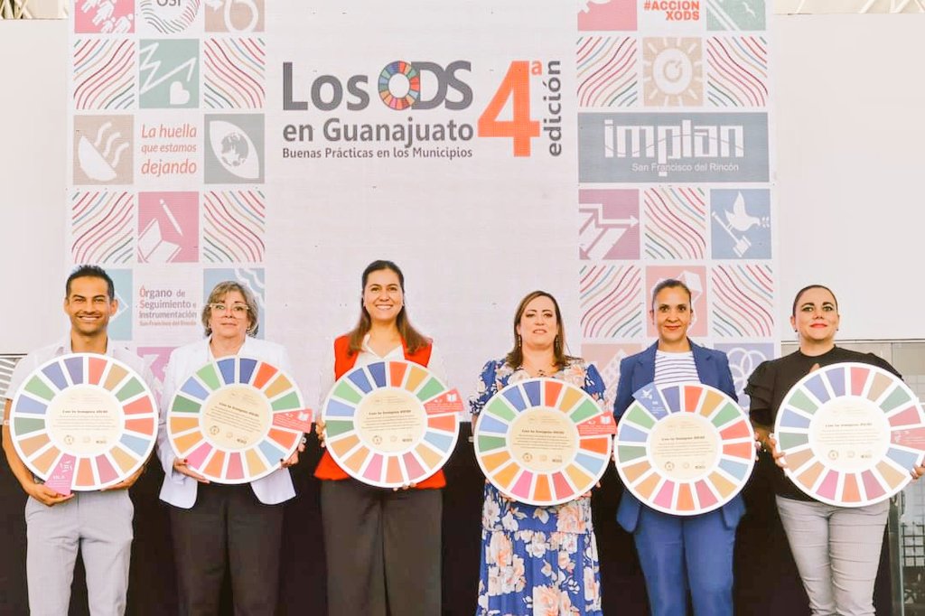 OSI_SFR's tweet photo. Hoy en la 4ta edición de "Los #ODS en Gto, Buenas Prácticas Municipales", presentamos el 1er ILV y entregamos la #Insignia2030 a Escuelas, OSC's y Dependencias  que destacan por la implementación de la #Agenda2030.
Agradecemos a @SecAgenda2030Mx @ColoresRincon @MYWorldMexico https://t.co/h2Gj41GE6w