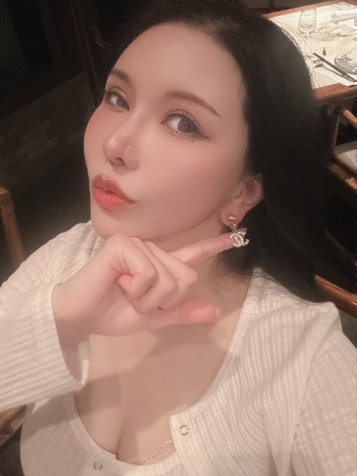 CHANELのピアスくれた！
CHANELすきでいす?

Follow
?@LV_BLACKDIAMOND ? https://t.co/3pihmyiwVz
