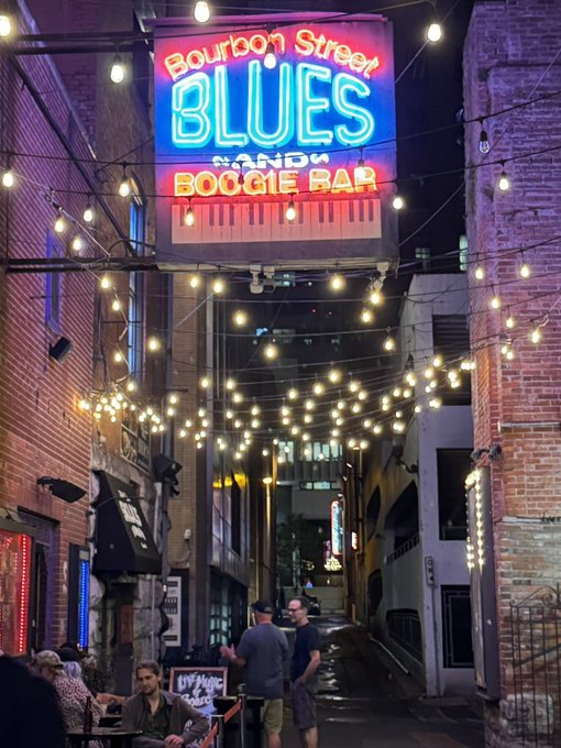 Birthday at the blues ? https://t.co/HbvNo1B3fk
