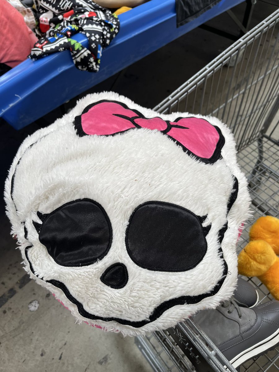 chuumoonie's tweet image. i forgot to post this yesterday but look what i found !!!