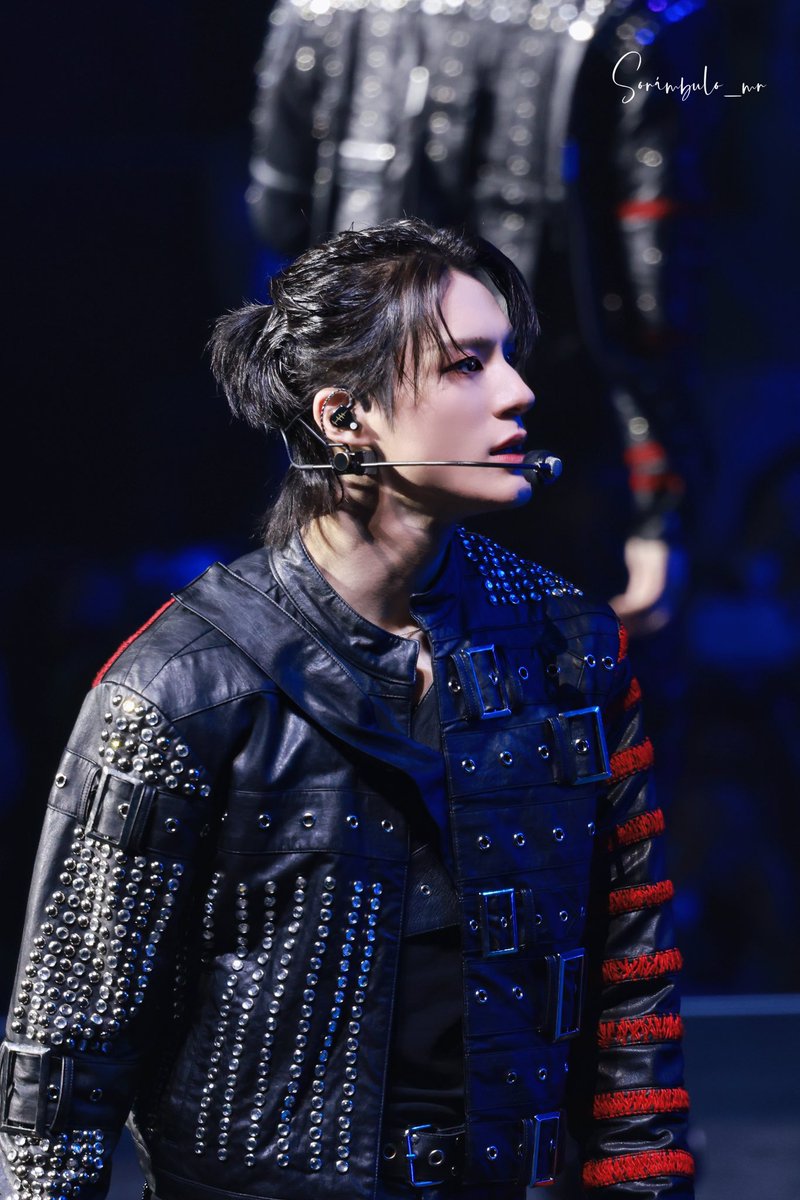 jenowley's tweet image. THIS PHOTO OF JENO WITH A PONYTAIL OMG