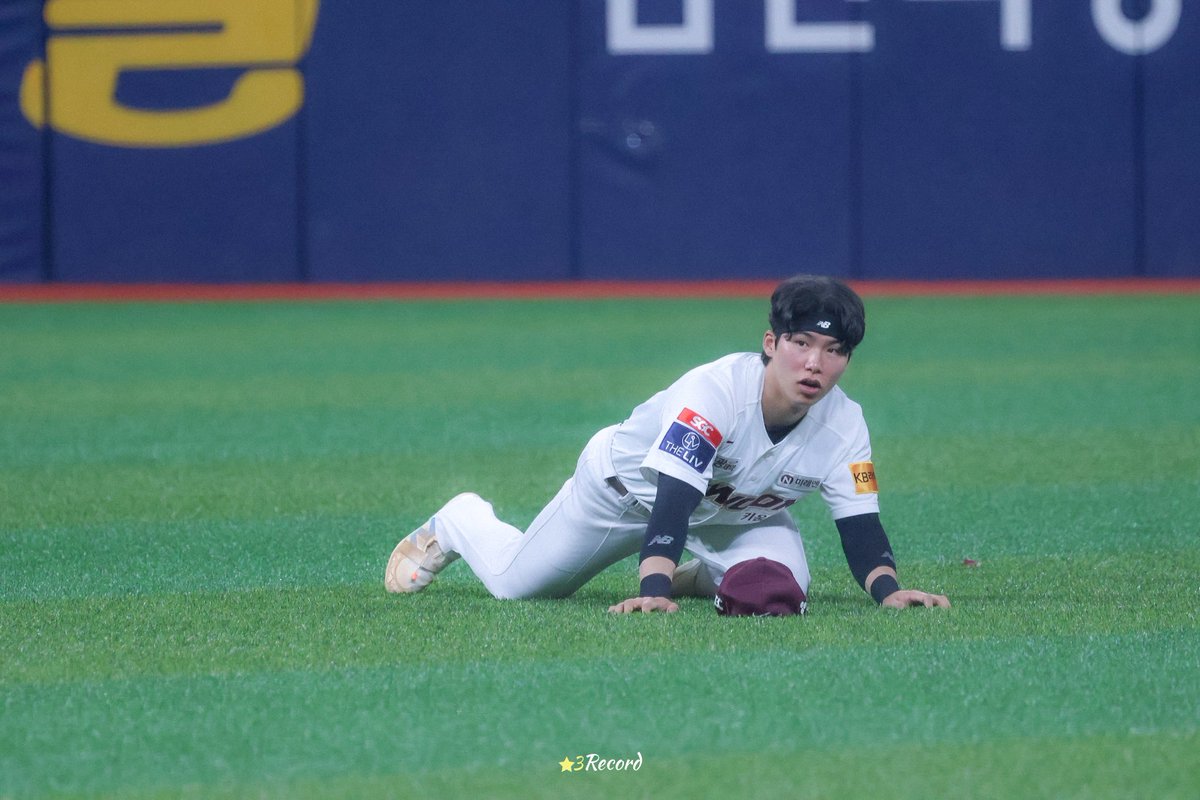 record_heroes3's tweet photo. 240924 홈막경기 별삼네컷! ✮⋆˙
#키움히어로즈 #김혜성 https://t.co/jy8lxMUSwg