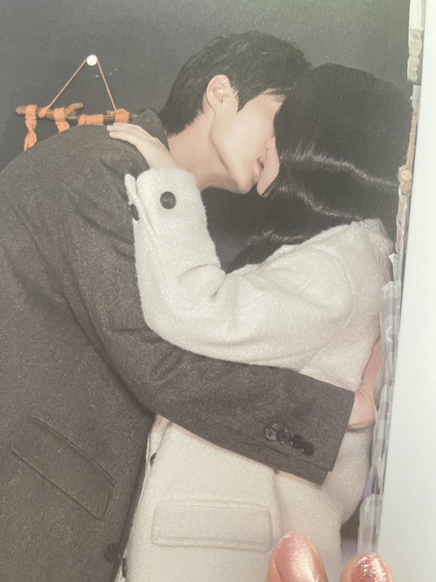pookpiikchuchu's tweet photo. นั่งเ��ิดดูเพลินๆ 🥰😍
#PhotoEssayBook
#LovelyRunner https://t.co/QSZgeWlmfU