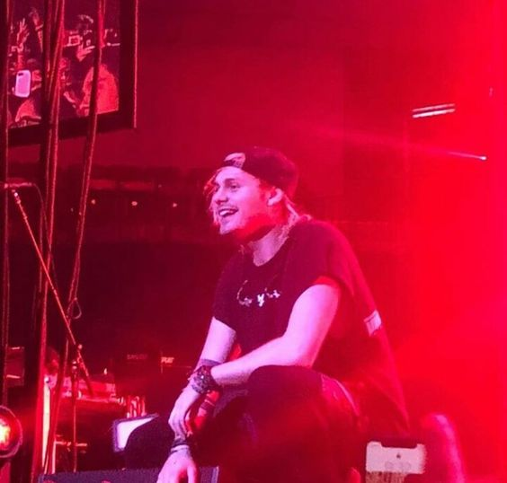 hourly michael (@hourlymgc_) on Twitter photo 