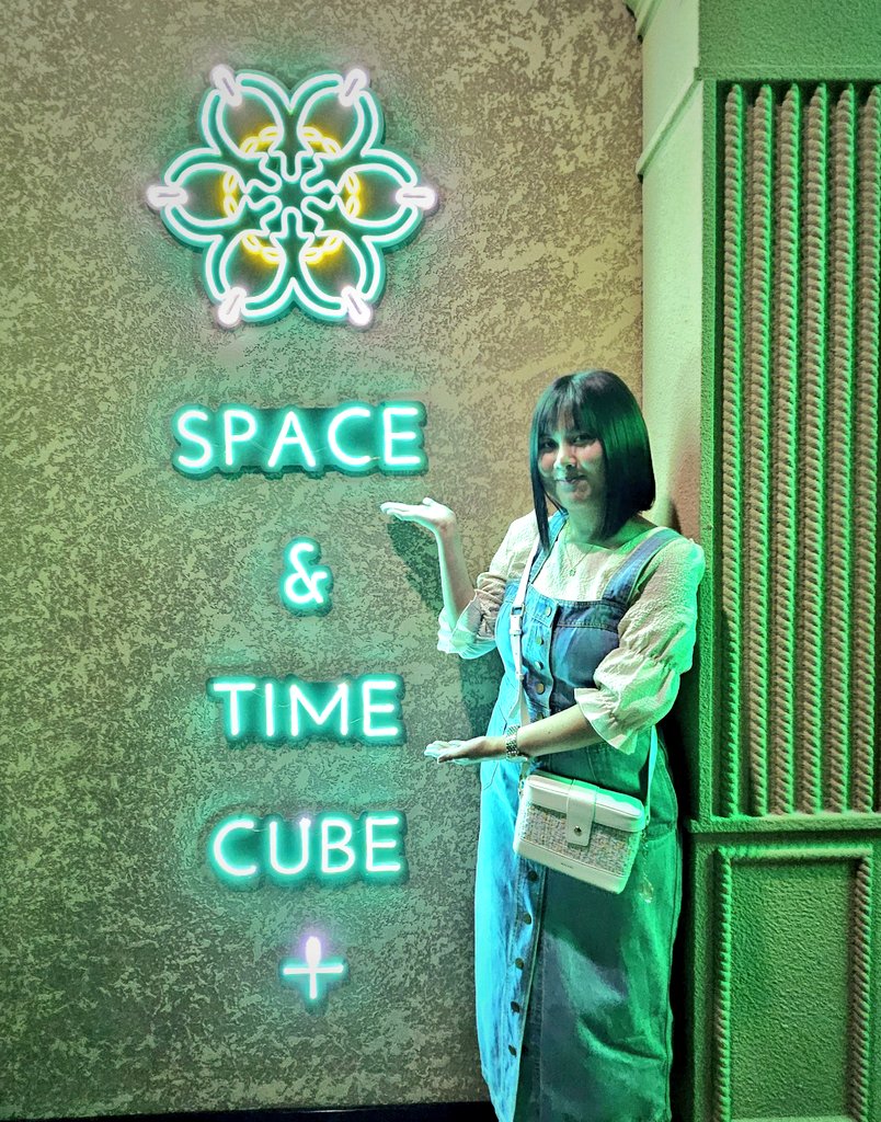ChloeB521's tweet image. #adventure at S&apos;Maison Mall | Space &amp;amp; Time Cube+

#spacetimecube #smaisonmall #digitalart #museum #immersive #experience