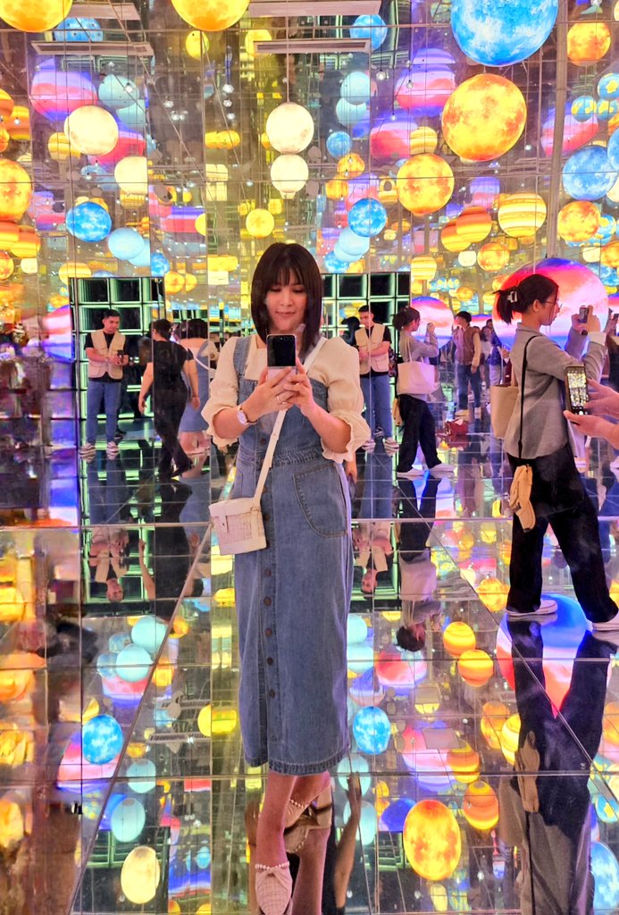 ChloeB521's tweet image. #adventure at S&apos;Maison Mall | Space &amp;amp; Time Cube+

#spacetimecube #smaisonmall #digitalart #museum #immersive #experience