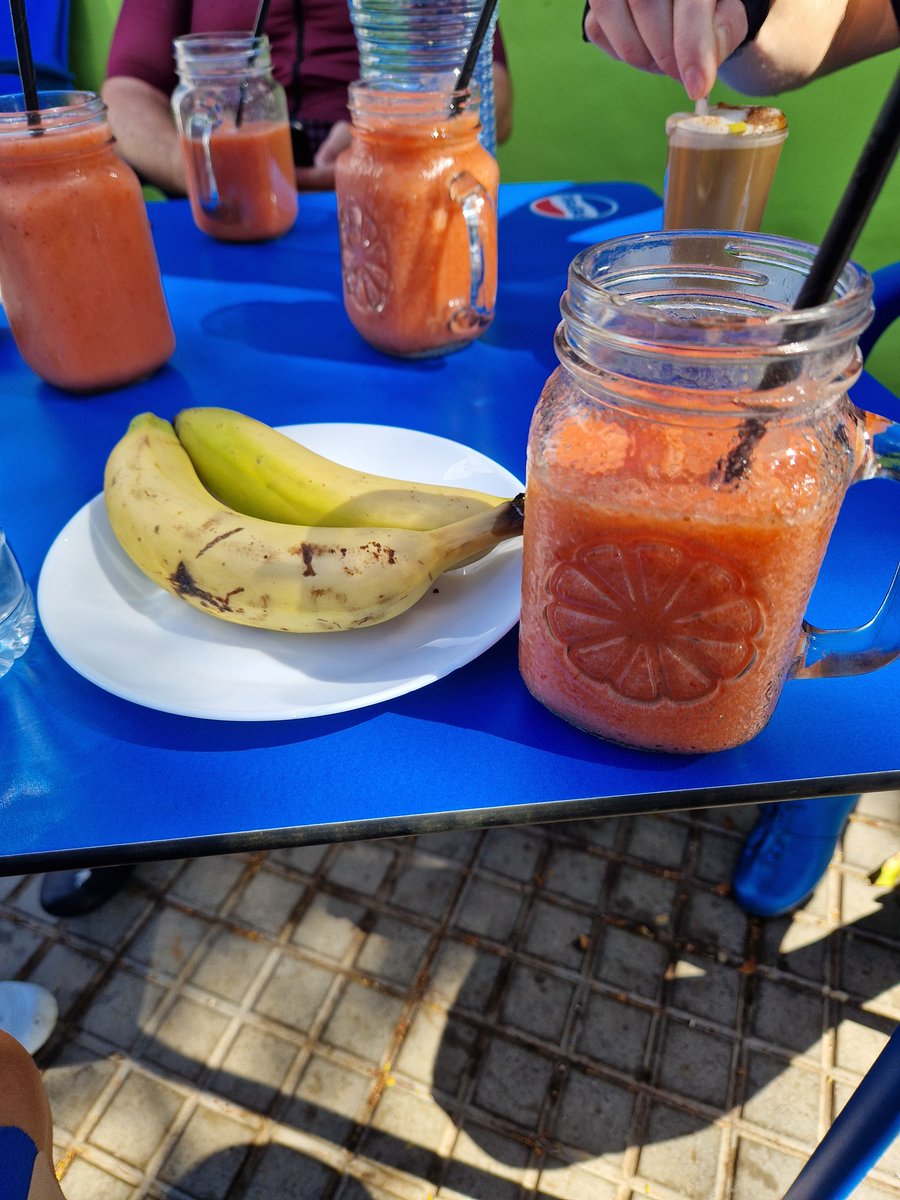 KMTRI99's tweet photo. A little energy charge for today's long ride🍌🍌🍌What can you recharge yourself with?🤙
#Riders #triathlete #sport #healthylifestyle #Training #fruits https://t.co/rTPI4GCJNH