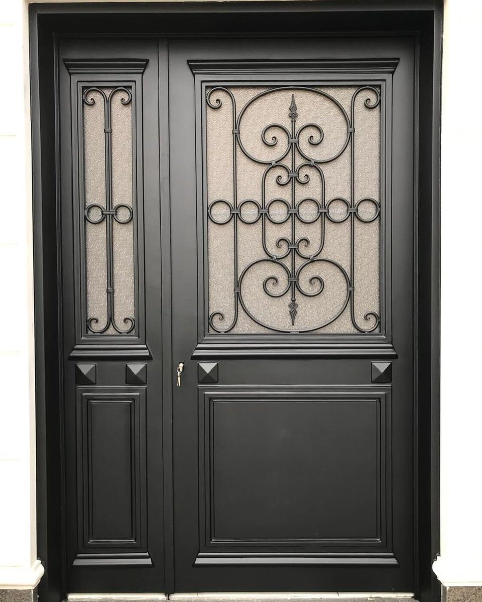 ART_OF_DOORS's tweet photo. •خامة متميزة باب مصنوع من الحديد المشغول(الصاج الماجنو)الذي يتميز بالقوة والمتانة العالية ما يجعله الخيار الأمثل لمداخل المنازل والفلل مع ديكور الزجاج مدمج مع الحديد يضيف لمسة جمالية راقية ويتيح دخول الضوء مع الحفاظ على الخصوصية
حول مدخل منزلك لتحفة فنية تضفي الفخامة والأمان . https://t.co/l1mTxfsfYY