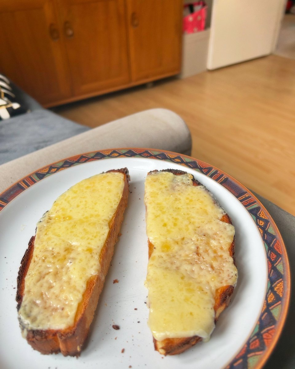 cowan4baby's tweet image. My first Cheese on Toast for over 10 months!! It was heavenly 🧀  (and yes that is tiger bread ❤️) Now to wait to see how my system copes with it 😂😂😂
#postoperation #postop #cheeseontoast #livingthedream #cheese