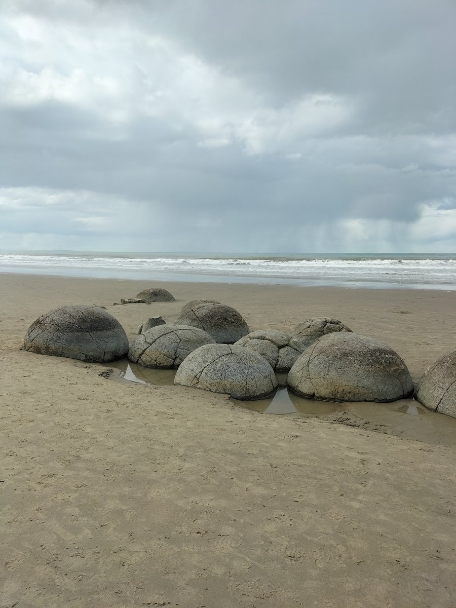 Kakanui Beach and Moeraki Boulder #geology stopoff on route to Dunedin #rocks
