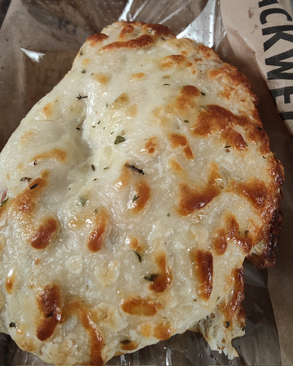 fari_313511's tweet image. Todays breakfast 
We called it "Hähnchentasche Kebab style".. very tasty🤤
#chickenbread #kebab