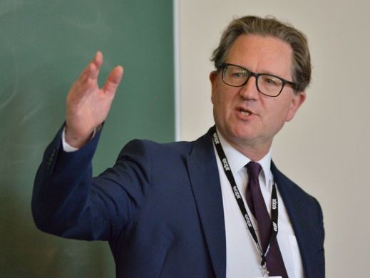 Uni of Birmingham (@unibirmingham) on Twitter photo Join Prof <a href="/HaughtonTim/">Tim Haughton</a> from <a href="/govsoc_bham/">Government Bham</a> for his inaugural lecture: How Small Countries in Central Europe Help Answer Big Questions of Politics
🗓️ Thur 26 Sept
🕔 5-6pm
📍 Alan Walters Lecture Theatre 2 (G11)
Find out more and register ⬇️
birmingham.ac.uk/schools/govern… Join Prof <a href="/HaughtonTim/">Tim Haughton</a> from <a href="/govsoc_bham/">Government Bham</a> for his inaugural lecture: How Small Countries in Central Europe Help Answer Big Questions of Politics
🗓️ Thur 26 Sept
🕔 5-6pm
📍 Alan Walters Lecture Theatre 2 (G11)
Find out more and register ⬇️
birmingham.ac.uk/schools/govern…